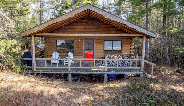 Snug UP: Walk Straight From Porch to Shore This Summer