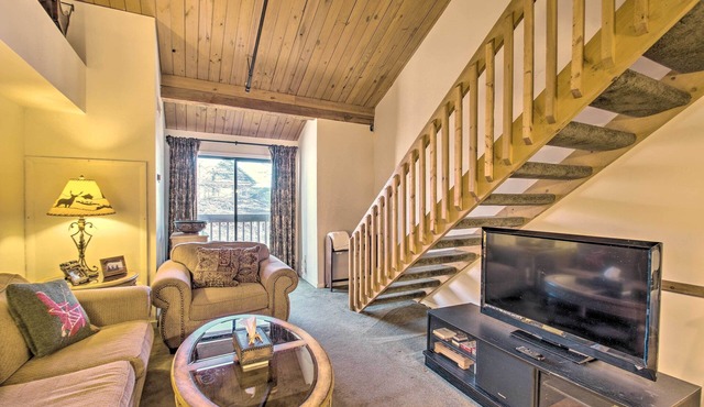 Snug Wintergreen Resort Studio: Ski In & Out!