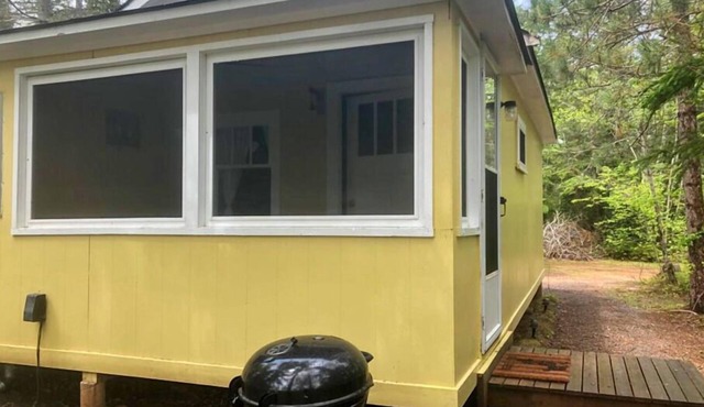 Snuggle Inn -1 Bedroom Cottage Forest & Lake PEI Cottages