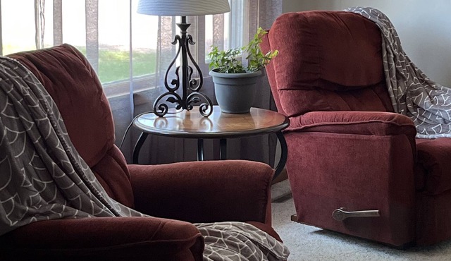 Snuggle Inn….. in this cozy home 6 minutes from I-90