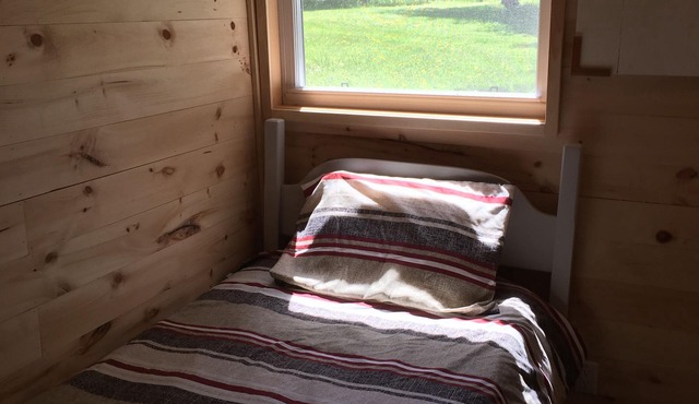 Snuggle Inn - Rustic Waterfront 3 Bedroom Cabin