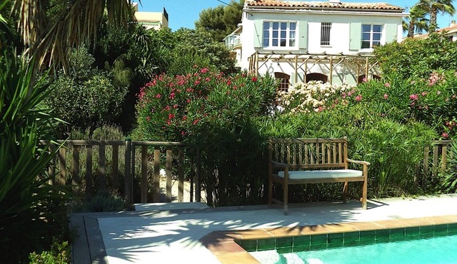 So close from the beach! Village house with garden and securised pool in Sanary