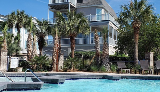 So Close to the Beach & Pool!
