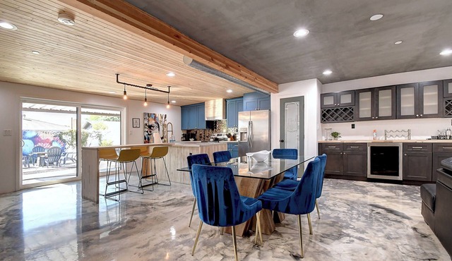 So Scottsdale Modern Bungalow w/6 Bdrms!