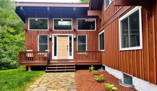 So.Vermont Ski House- Salt HotTub, FirePit, Pets, 10 min to MTSnow !