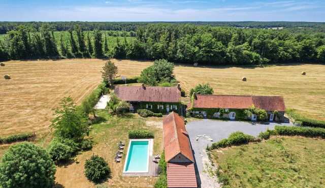 So Villa Champs Roger (58) - Heated swimming pool - Basketball - 2h from Lyon - 42p.