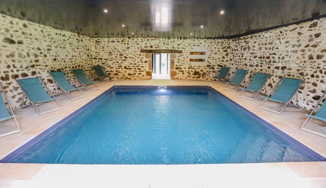 So Villa Le Chalet (58) - Indoor pool - Basketball - 2h from Lyon - 45p.