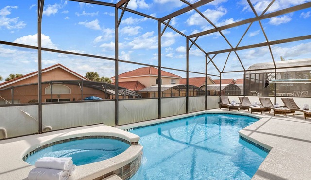 SO136CA - Amazing 4 Bedrooms Pool Home with Clubhouse Access