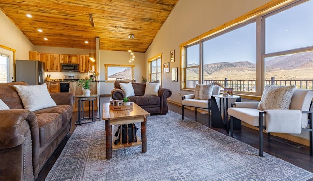 Soak in Panoramic Views Wapiti Cabin, Dogs OK