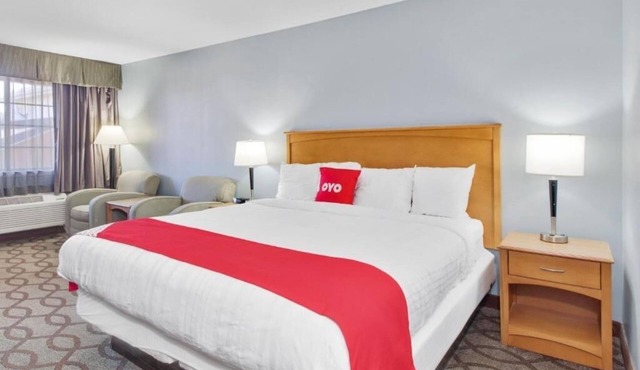 Soak in Sun by USS Lexington, Outdoor Pool, King Bed & Breakfast