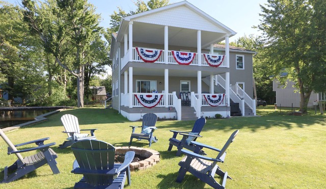 Soak in the expansive views and enjoy lakefront at Willow Avenue! *Hot Tub*