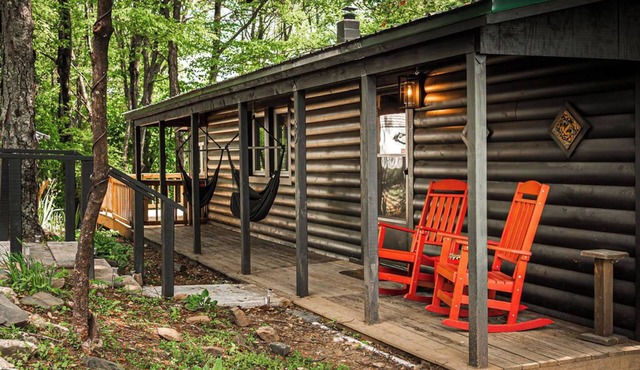 Soak In the Hot Tub @ County Top Cabin - Near I-77 & the Blue Ridge Parkway