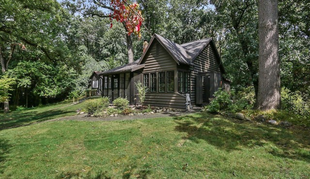 Soak & Stay | Michiana Cabin w/Hot Tub –