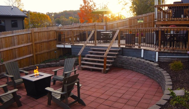 Soak & Stroll Downtown with Hot Tub, Fire Pit, & Porch. Dog Friendly Home