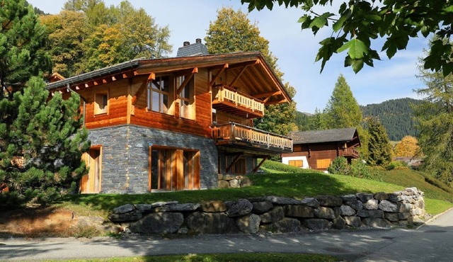 Soak the Alpine views on Lake Geneva encompassing cantons of Geneva,Vaud&Valaisn