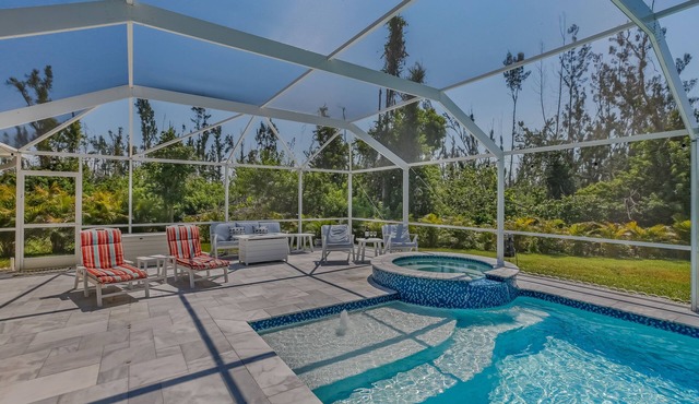 Soak up Paradise and Relax in Heated Pool/Spa Home surrounded by Happy Wildlife