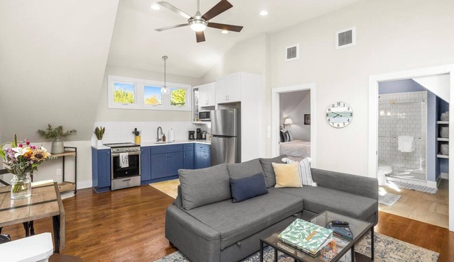 Soak up the Calm in this East Nashville Guest House w/Private Parking