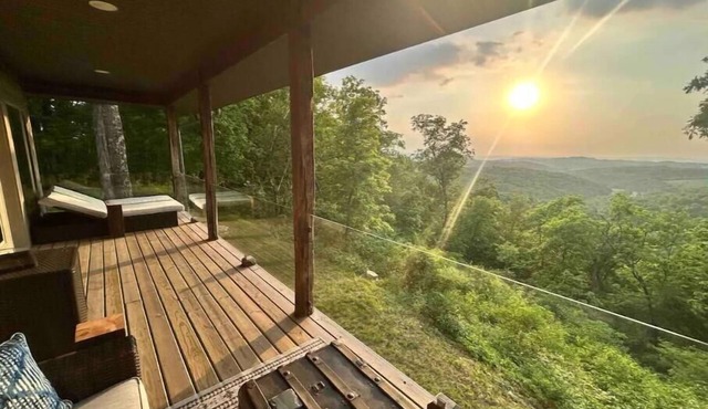 Soaker Tub & Sunset Sugarloaf Retreat