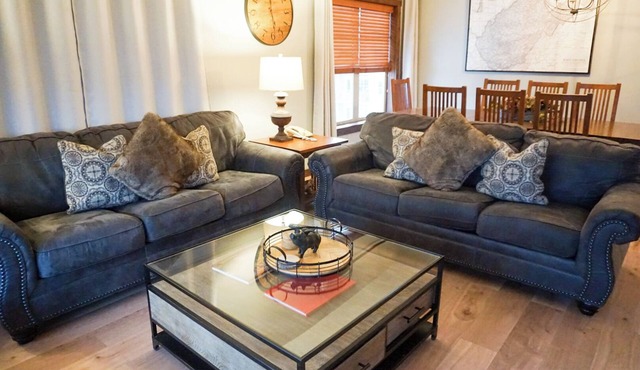 Soaring Eagle #405: 3 Br Location! Slope Side, Hot Tub