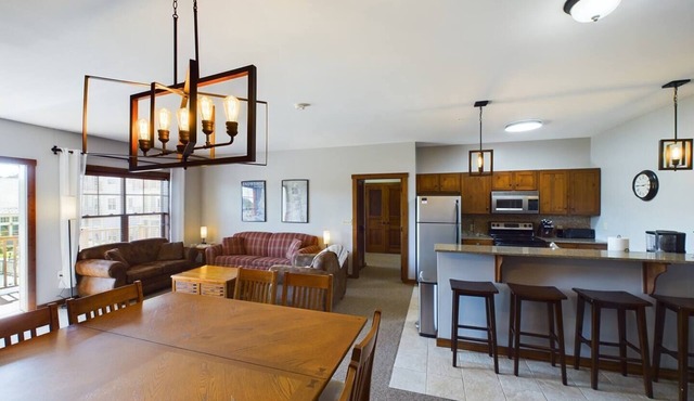 Soaring Eagle Ski-in - Ski-out Condo with Hot Tubs