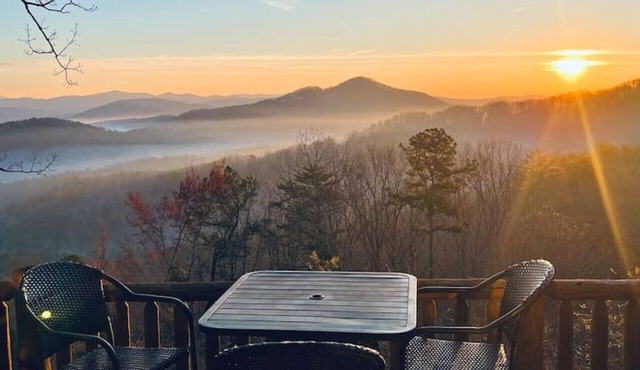 Soaring Hawk The `Ultimate` Log Cabin with EPIC Breathtaking Views|Hot Tub|Pets Welcome