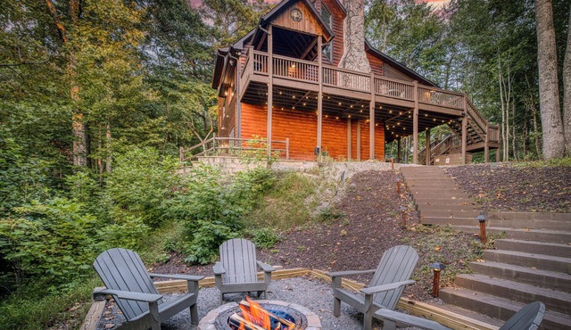 Soaring Views - Hot Tub, Fire Pit, Game Room, Wi-Fi, Outdoor Games! Min to BR