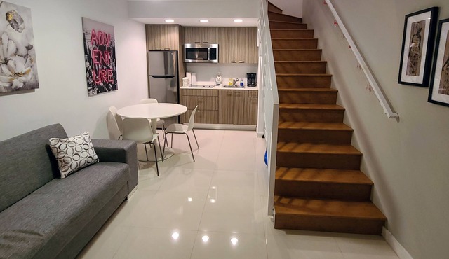 SOBE DUPLEX WHERE THE LOCALS LIVE