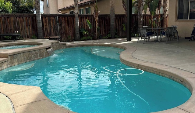 SoCal oasis: 5BR retreat w/private pool and mountain views; sleeps 12