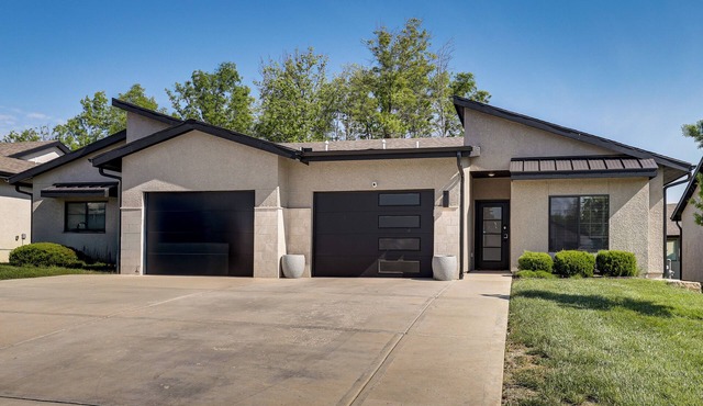 Soccer Fans Welcome! Luxe Raymore Escape w/Patio