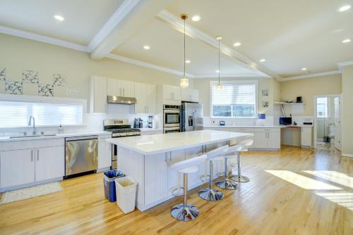 Soccer Lovers Welcome: Seattle Area Home w/Views