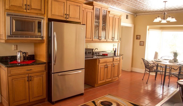 Social Distance on 40 acre Estate - The Manor