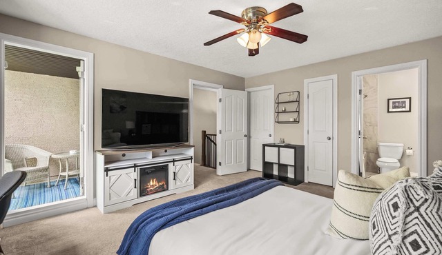 Social Haus Trendy 3BR Townhome in Bridgeland YYC