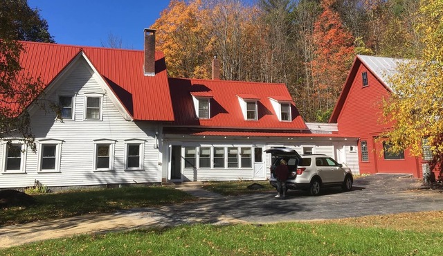 Socially Distance -Lg Farmhouse ;direct route to Sunday River! Ski, Hike or Swim