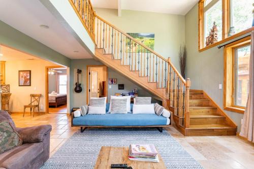 SOCO, Big 5BR, SwimSpa-seats 10, Sauna, 7 Beds