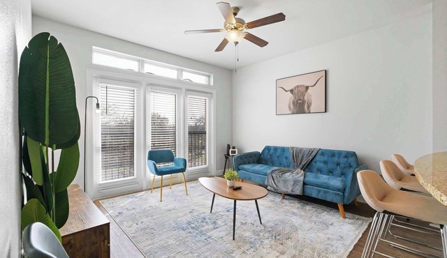 SOCO Cozy Comfy | Pool + Gym + Racquetball + Laundry + Pkg