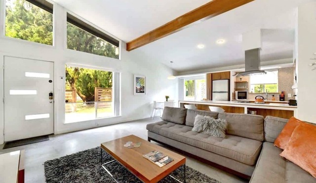 SoCo Getaway | Mid-Century Style & Pet-Friendly