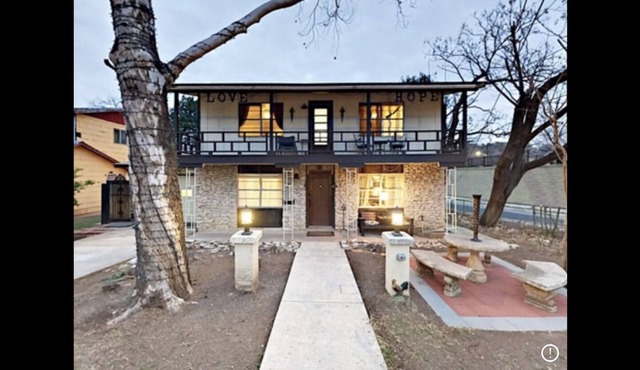 SoCo Home 2 miles from Downtown