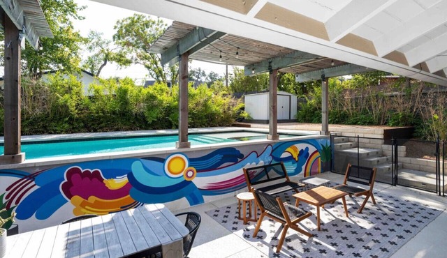SoCo Oasis| Heated Pool & Hot Tub| Sleeps 8