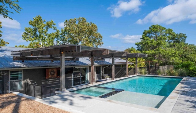 SoCo Oasis| Pool & Hot Tub| Sleeps 8