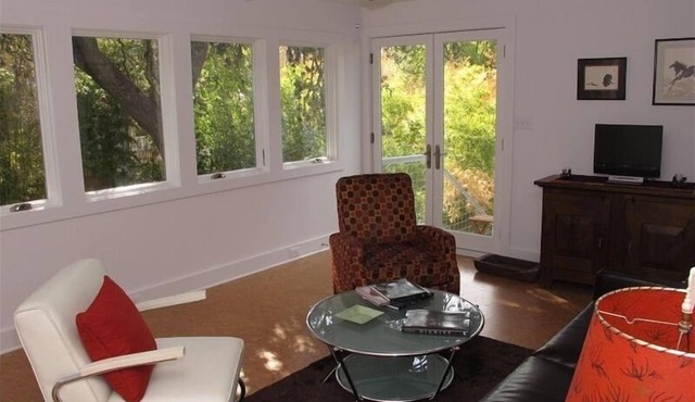 Soco - Secluded 2 Bedroom Studio