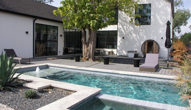SoCo Social Club: Sleeps 14 w/Pool, Hot Tub Speakeasy
