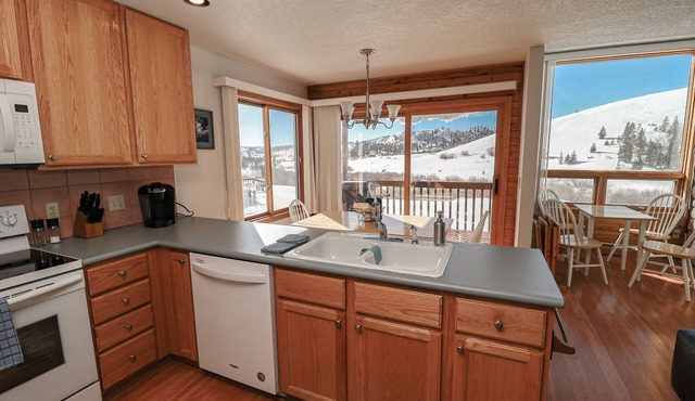 Soda Creek Condo - Family Friendly unit with pleny of space for everyone!