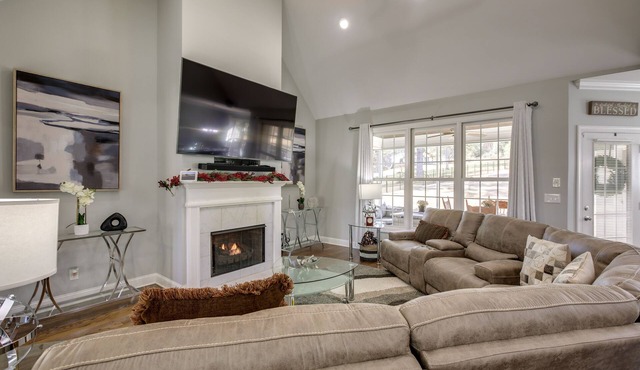 Soddy-Daisy Home w/Fireplace - Pets Welcome!