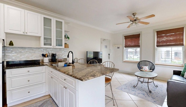 SoFi #1, Queen Bed, 1/1, FREE Parking, by Miami SoFi Vacation Rentals
