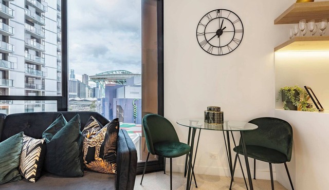 Soho - Chic 1BR In Heart of Docklands Plus Parking