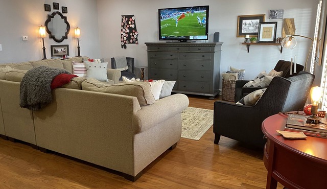 Soho condo on The Strip, 2 1/2 blocks from Bryant-Denny Stadium