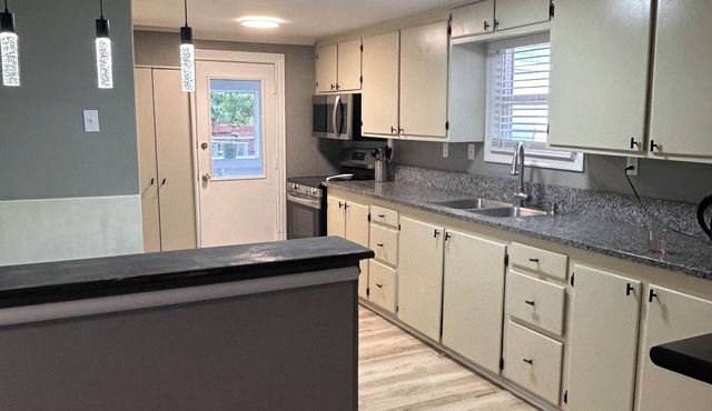 SOHO Eugene - Cozy 1-bedroom apartment with HVAC System, WiFi