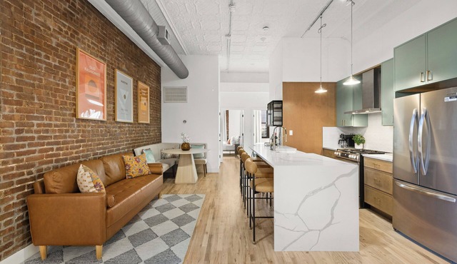 SOHO NYC - vibes Loft ceilings mins to NYC