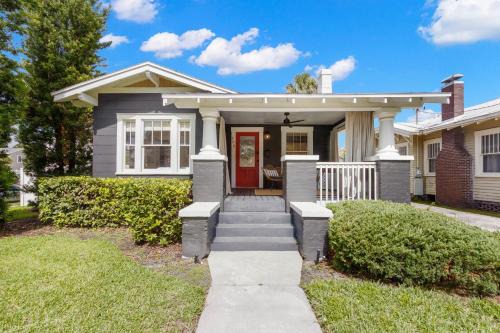 SoHo Serenity - Amazing Home with Private Pool & Hot Tub, SoHo District