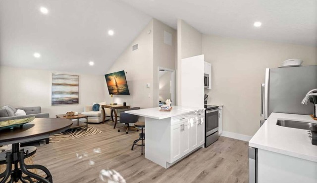 SoHo Suite by Brightwild | Steps to SoHo!